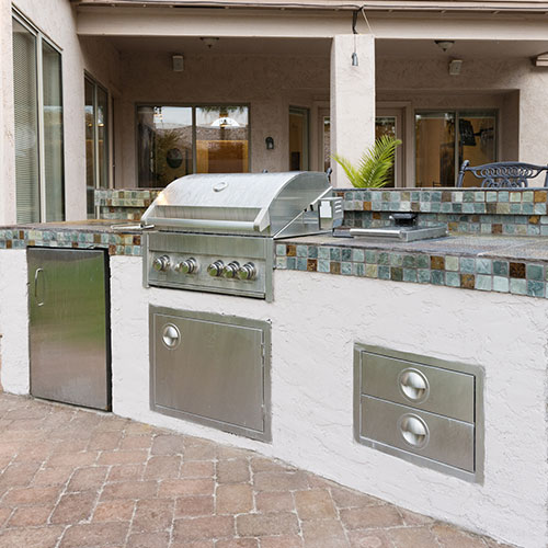 Outdoor kitchen installation in Castle Rock, CO with modern features.